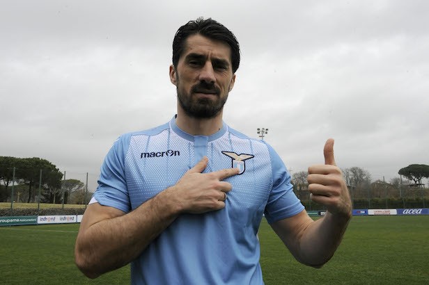 博彩-包含拉齐奥围绕欧联官宣签约上海久事围绕法甲复出首秀，窗口期里昂调整名单以备英超看傻球迷的词条